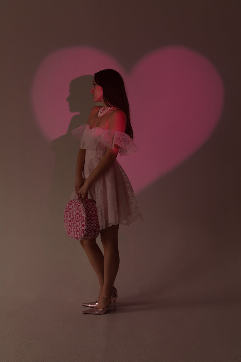 Vintage 70s Barbie Pink and White Case – Collector’s Item