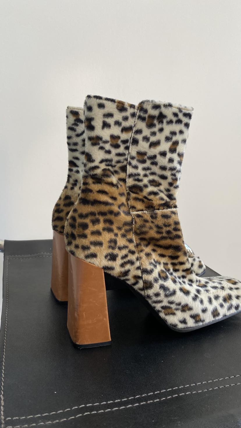 Vintage Y2K furry leopard print boots