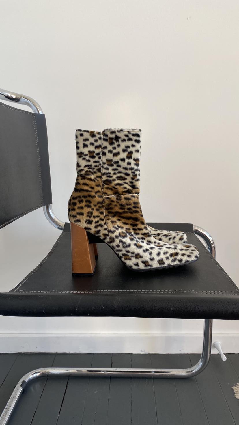 Vintage Y2K furry leopard print boots