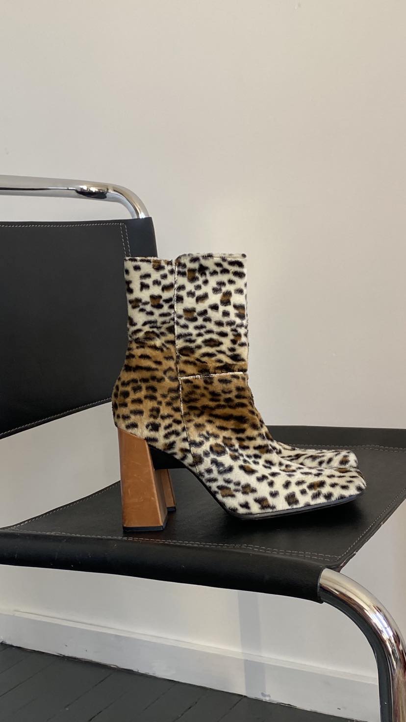 Vintage Y2K furry leopard print boots