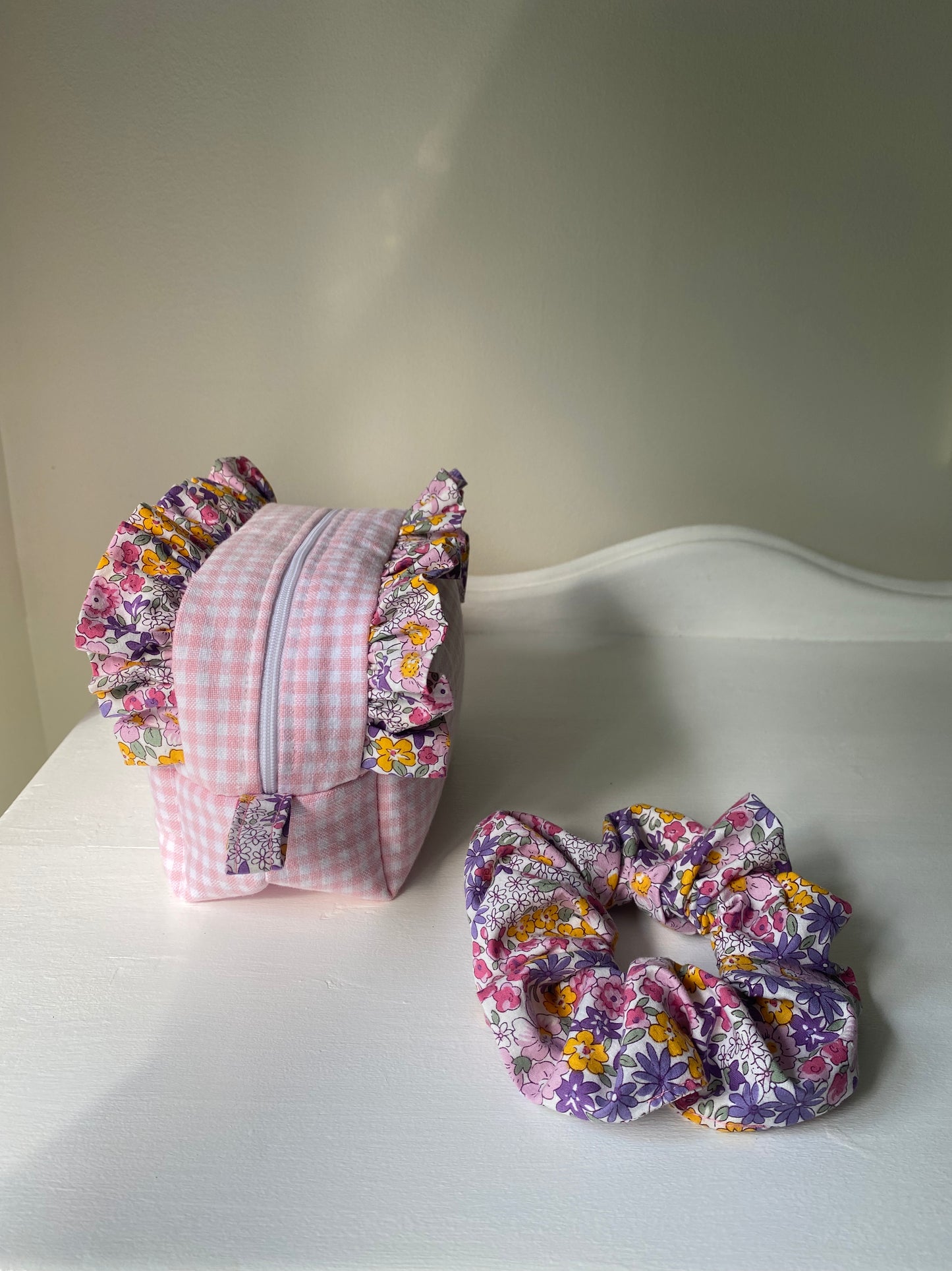 Makeup bag - pink and white