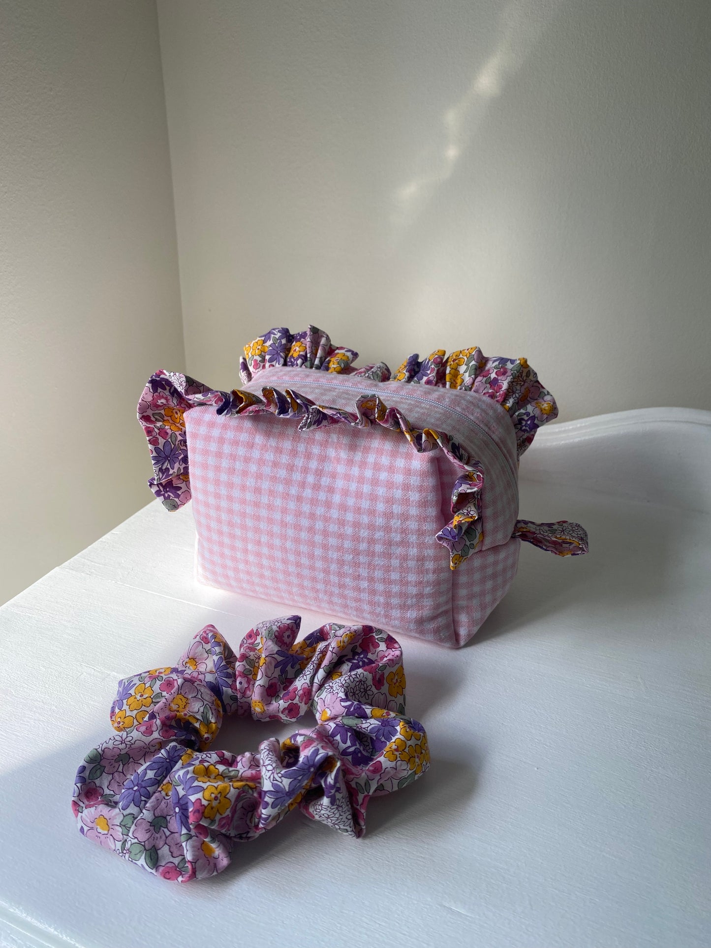 Makeup bag - pink and white
