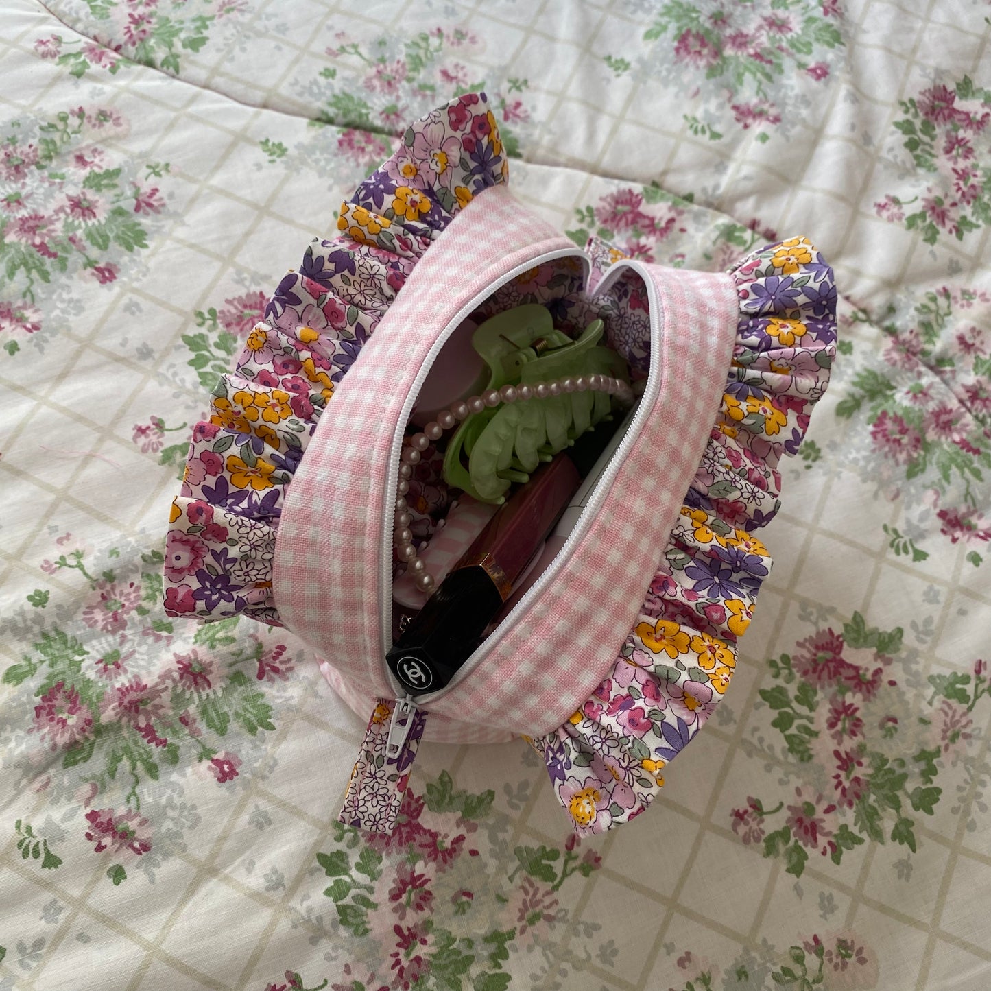 Makeup bag - pink and white