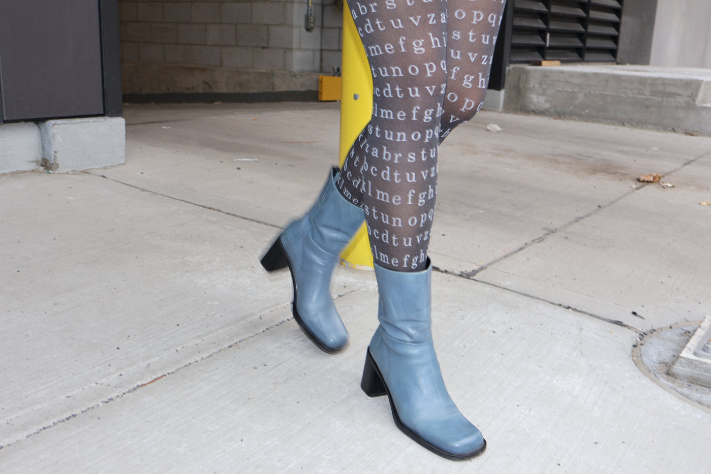 Vintage 90's blue leather platform boots