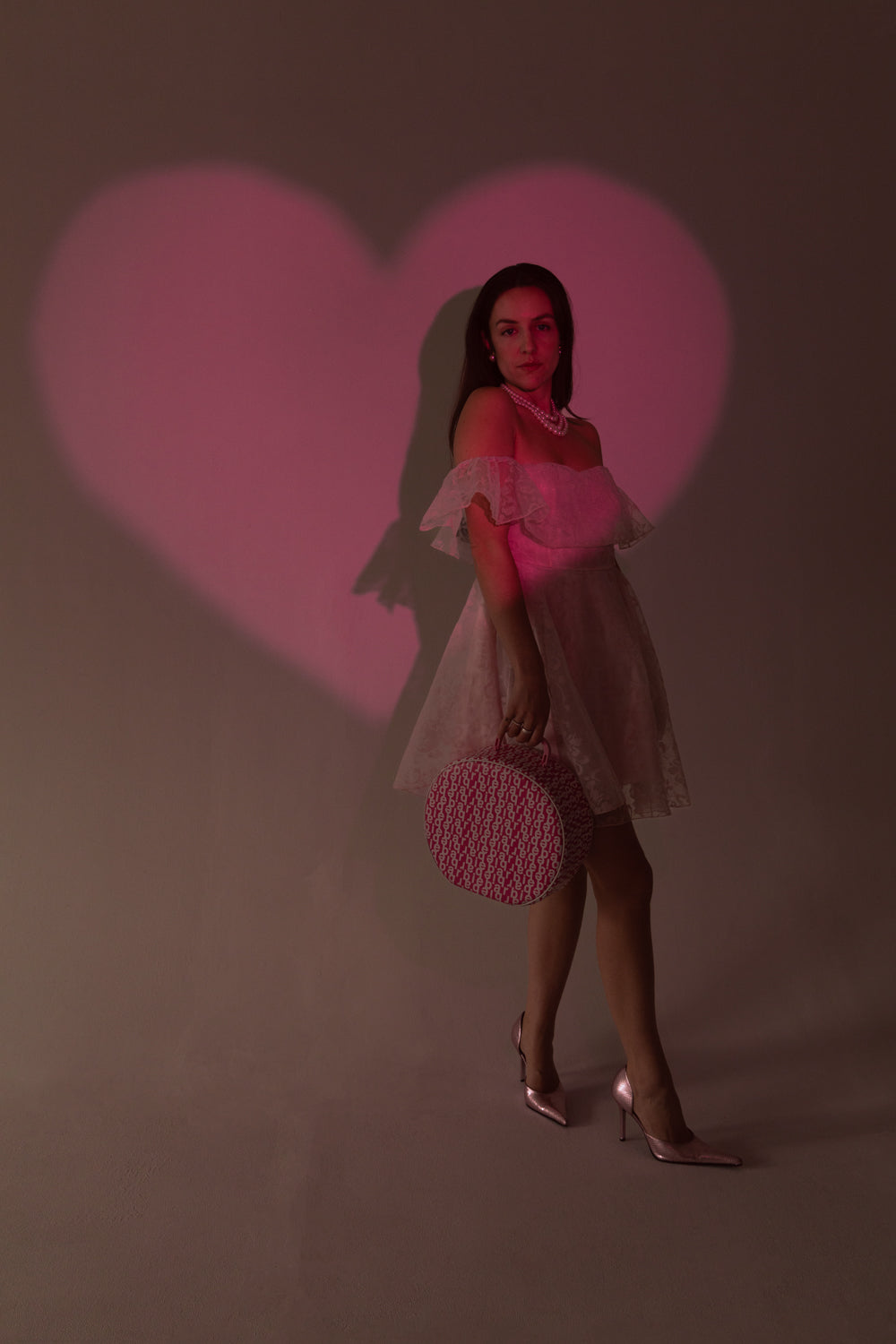 Vintage 70s Barbie Pink and White Case – Collector’s Item