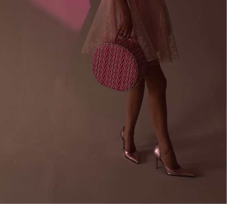 Vintage 70s Barbie Pink and White Case – Collector’s Item