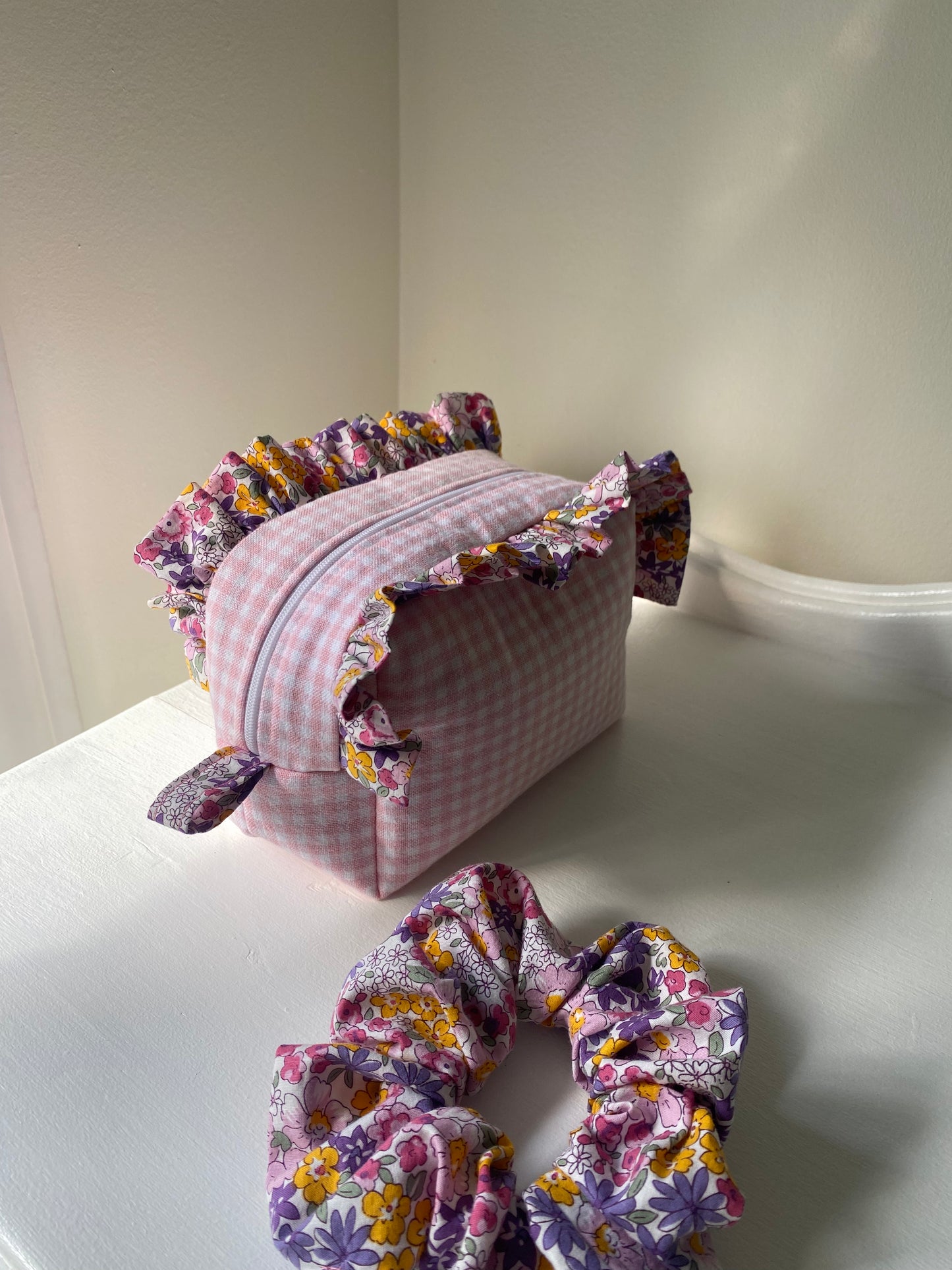 Makeup bag - pink and white